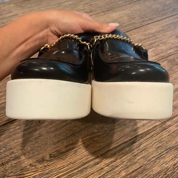 Celine Gold Chain Black Patent Leather Loafers 39. - Picture 4 of 11